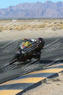 media/Jan-10-2025-CVMA Friday Practice (Fri) [[489e0da257]]/Group 4 and Trackday/Session 2 (Turn 4 Inside)/